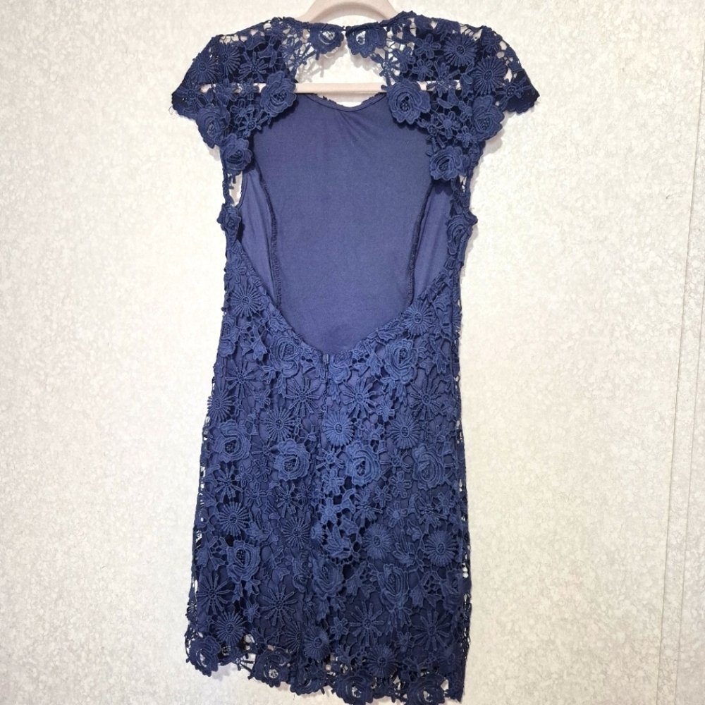 LULUS...Elegant Navy Lace mini Dress..SIZE:M - Picture 5 of 15